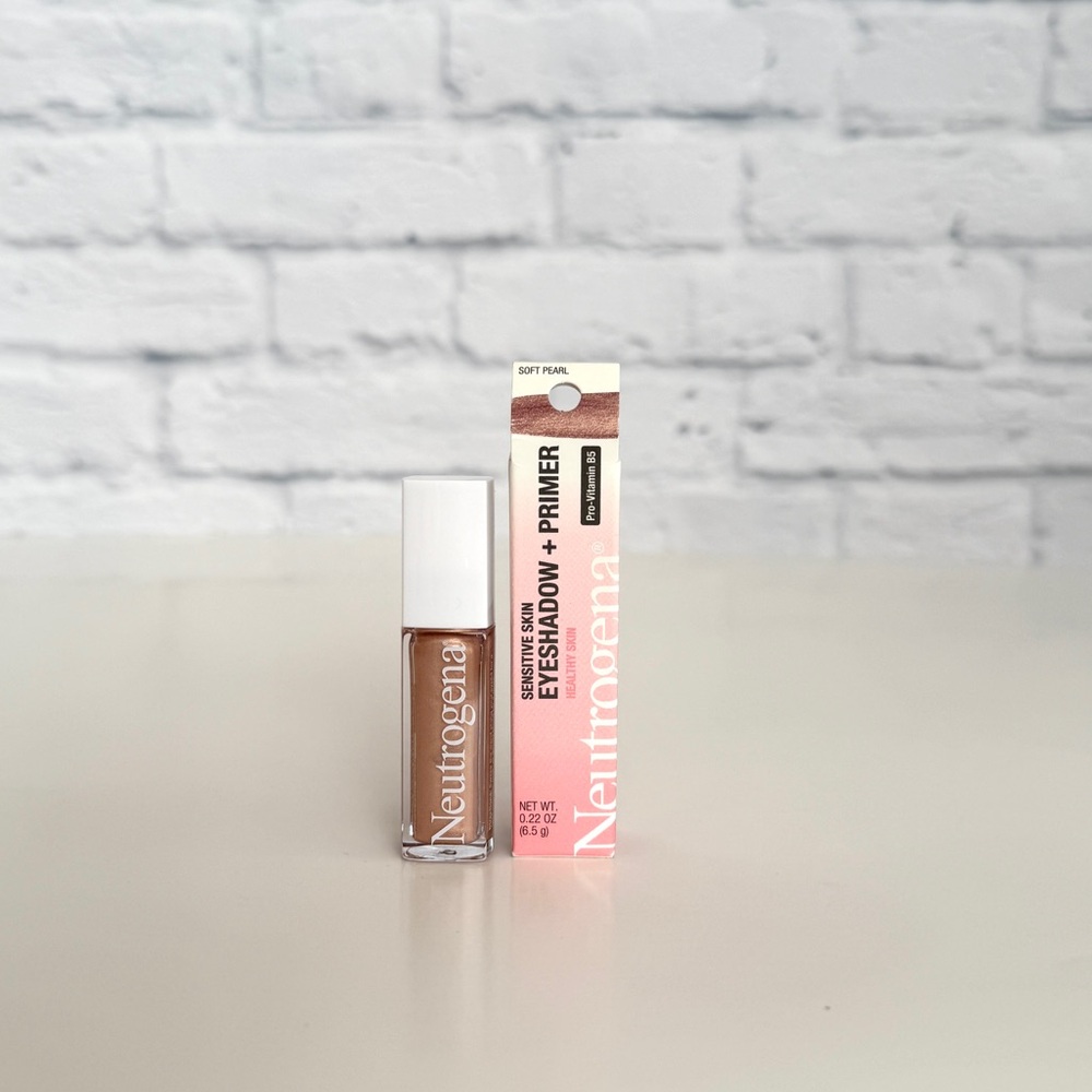 New Neutrogena Eyeshadow + Primer Sensitive Skin Soft Pearl